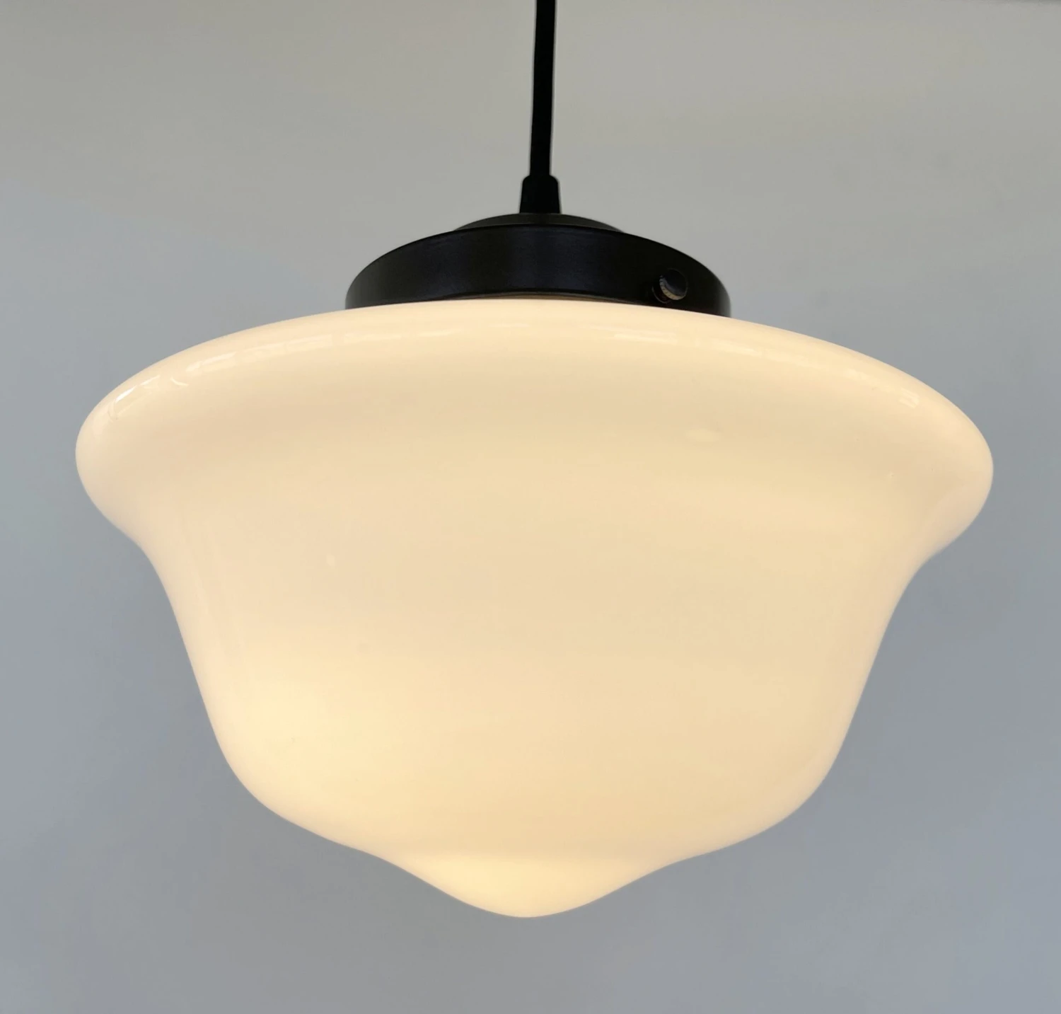 STYLISH MODERN SCHOOLHOUSE 1930s Globe Pendant Light 5 STYLISH MODERN SCHOOLHOUSE 1930s Globe Pendant Light - Image 3
