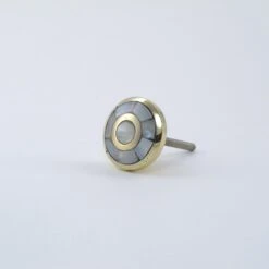 Mother Of Pearl Alice Knob(Mother Of Pearl Alice Knob)