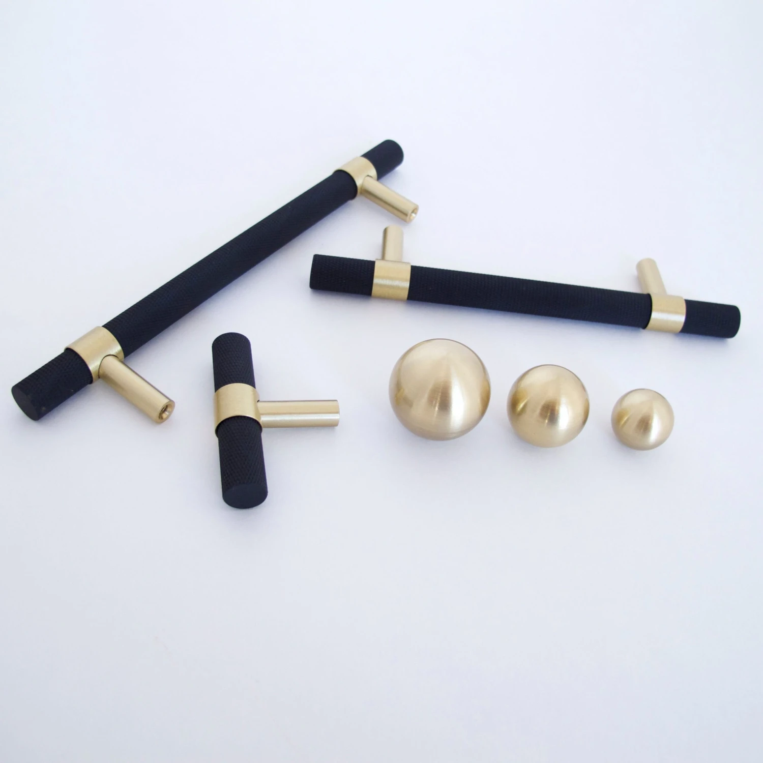 Knurled T-Bar Brass + Matte Black Handles(Knurled T Bar Brass Matte Black Handles) 4 Knurled T-Bar Brass + Matte Black Handles(Knurled T Bar Brass Matte Black Handles) - Image 2