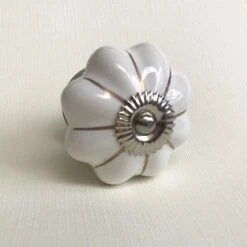 White Marigold Knob(Marigold Ceramic Knob)